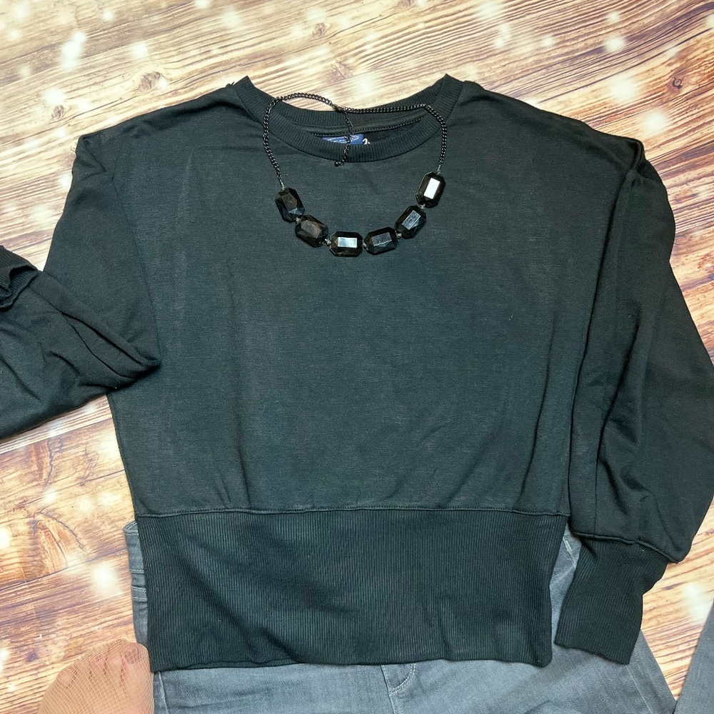 NWT Black Longsleeve Cropped Sweatshirt Size XS